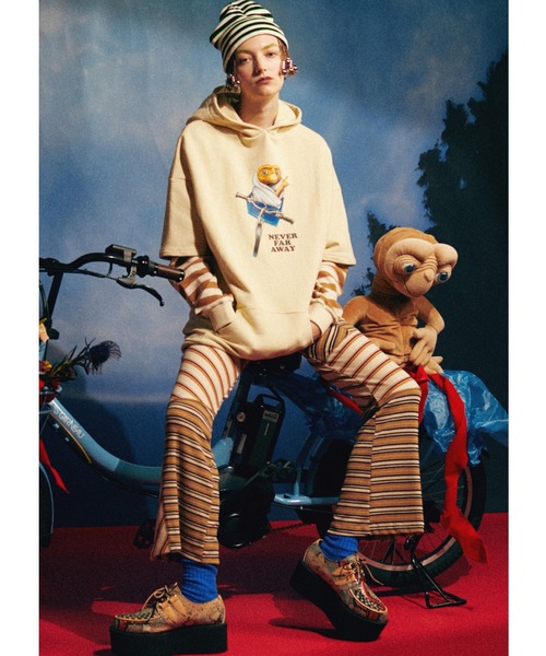 Candy Stripper（キャンディストリッパー）の「//E.T.×Candy Stripper//E.T.LAYERED（パーカー・レディース・ブラック/レッド/アイボリー・2）」の18枚目の写真