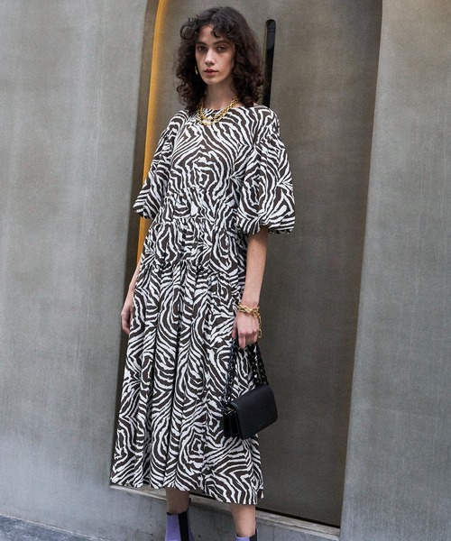 MAISON SPECIAL（メゾンスペシャル）の「2WAYシアーティアードワンピース【MAISON SPECIAL/メゾンスペシャル】（ワンピース・レディース・ブラック/グリーン/ゼブラ・FREE）」の3枚目の写真