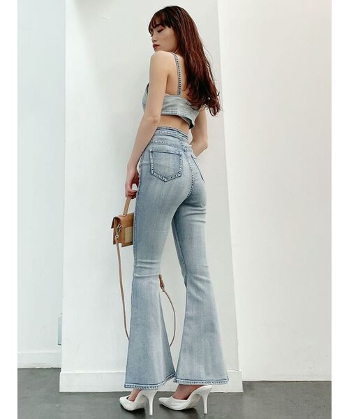 GYDA(ジェイダ)の「フロントZIPフレアデニムロンパース(つなぎ/オールインワン・レディース・インディゴブルー/ライトブルー・SMALL/MEDIUM)」の4枚目の写真