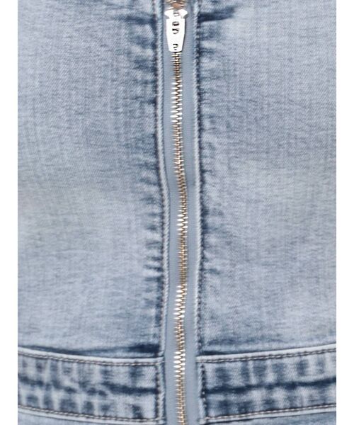 GYDA(ジェイダ)の「フロントZIPフレアデニムロンパース(つなぎ/オールインワン・レディース・インディゴブルー/ライトブルー・SMALL/MEDIUM)」の13枚目の写真