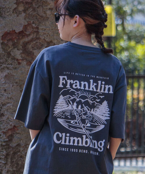 Franklin Climbing（フランクリンクライミング）の「【Franklin Climbing/フランクリンクライミング】エッセンシャルバックプリントTシャツ カヌー（Tシャツ/カットソー・メンズ・ホワイト/グレー/チャコールグレー/エメラルド・MEDIUM/LARGE/X-LARGE）」の3枚目の写真