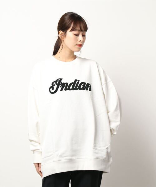 INDIAN（インディアン）の「【Bl】【INDIAN】刺繍+発砲プリント オーバーサイズトレーナー（スウェット・レディース・ブラック/オフホワイト/グレイッシュベージュ/グリーン・MEDIUM/LARGE/X-LARGE）」の2枚目の写真