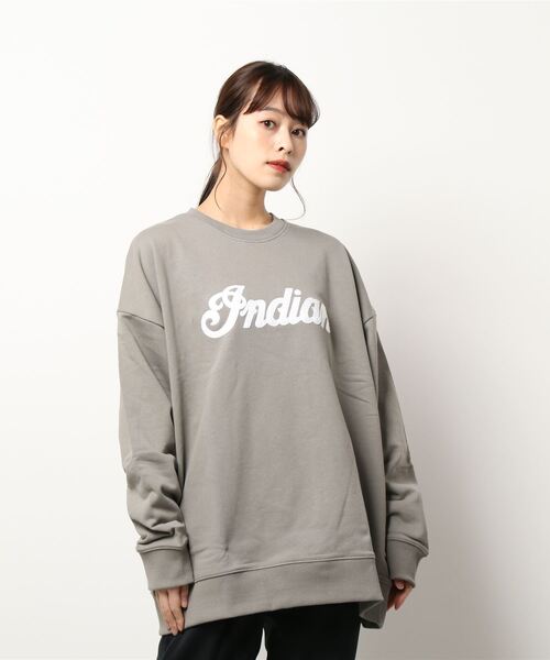 INDIAN（インディアン）の「【Bl】【INDIAN】刺繍+発砲プリント オーバーサイズトレーナー（スウェット・レディース・ブラック/オフホワイト/グレイッシュベージュ/グリーン・MEDIUM/LARGE/X-LARGE）」の3枚目の写真