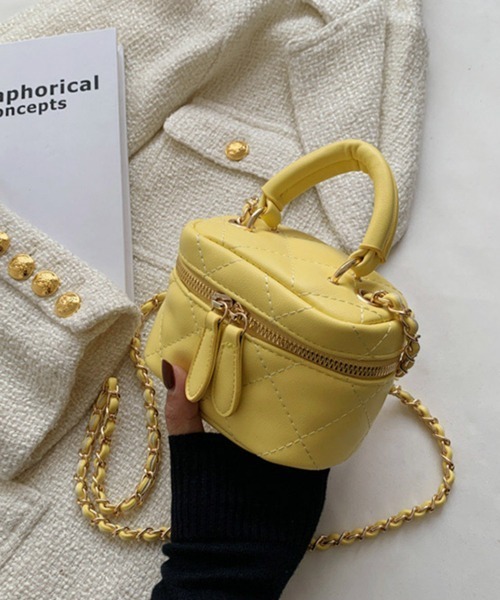 Pochi Pouch(ポチポーチ)の「Pochi Pouch/ 合成皮革/人工皮革 キルティング チェーン ミニショルダーバッグ(ショルダーバッグ・レディース・ブラック/ベージュ/イエロー/グリーン/アイボリー/ミント/ベビーピンク・FREE)」の7枚目の写真