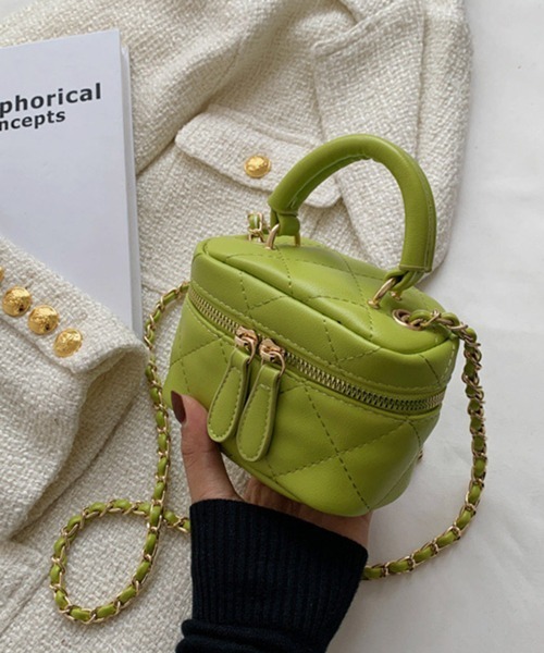 Pochi Pouch(ポチポーチ)の「Pochi Pouch/ 合成皮革/人工皮革 キルティング チェーン ミニショルダーバッグ(ショルダーバッグ・レディース・ブラック/ベージュ/イエロー/グリーン/アイボリー/ミント/ベビーピンク・FREE)」の6枚目の写真