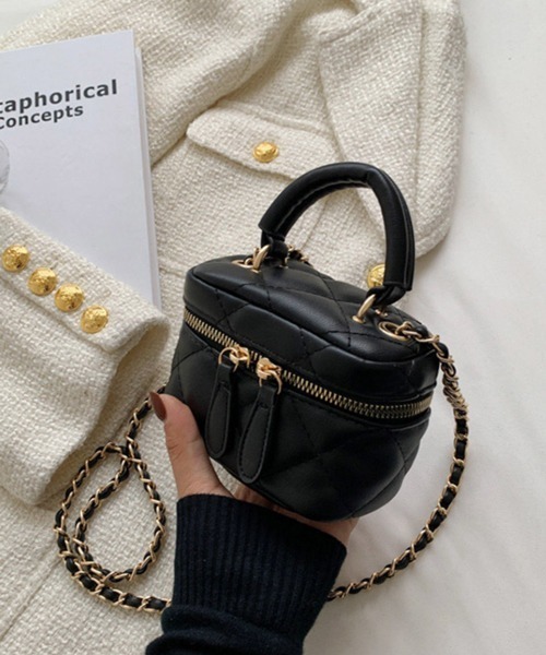 Pochi Pouch(ポチポーチ)の「Pochi Pouch/ 合成皮革/人工皮革 キルティング チェーン ミニショルダーバッグ(ショルダーバッグ・レディース・ブラック/ベージュ/イエロー/グリーン/アイボリー/ミント/ベビーピンク・FREE)」の3枚目の写真
