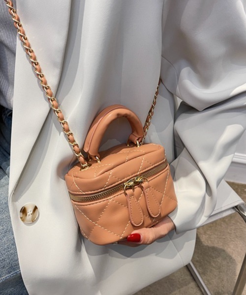 Pochi Pouch(ポチポーチ)の「Pochi Pouch/ 合成皮革/人工皮革 キルティング チェーン ミニショルダーバッグ(ショルダーバッグ・レディース・ブラック/ベージュ/イエロー/グリーン/アイボリー/ミント/ベビーピンク・FREE)」の13枚目の写真