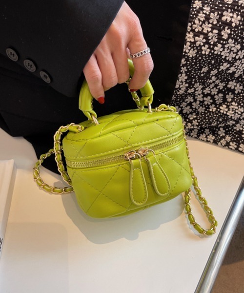 Pochi Pouch(ポチポーチ)の「Pochi Pouch/ 合成皮革/人工皮革 キルティング チェーン ミニショルダーバッグ(ショルダーバッグ・レディース・ブラック/ベージュ/イエロー/グリーン/アイボリー/ミント/ベビーピンク・FREE)」の12枚目の写真