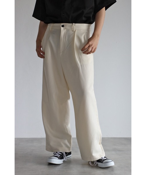 CREARE -LINO-(クレアーレリノ)の「タックワイドスラックスパンツ(スラックス・メンズ・ブラック/グリーン/アイボリー・M/L)」の7枚目の写真