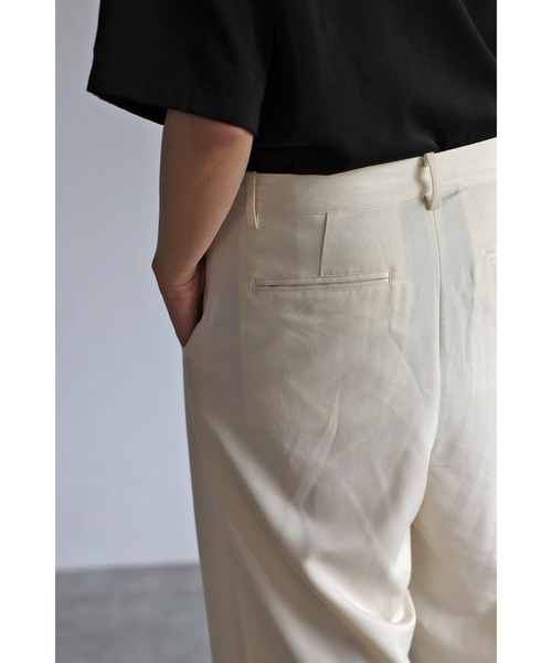 CREARE -LINO-(クレアーレリノ)の「タックワイドスラックスパンツ(スラックス・メンズ・ブラック/グリーン/アイボリー・M/L)」の11枚目の写真