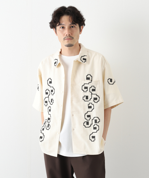 JOURNAL STANDARD relume(ジャーナルスタンダード レリューム)の「パターン柄 オーバーサイズ半袖シャツ(シャツ/ブラウス・メンズ・ホワイト/サックスブルー/ホワイト×ホワイト/ライトイエロー・MEDIUM/LARGE)」の3枚目の写真