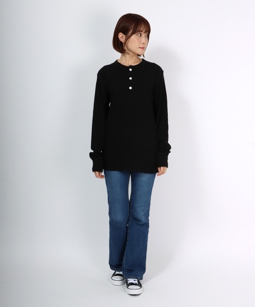 Healthknit（ヘルスニット）の「Healthknit（ヘルスニット）ベーシック ワッフル ヘンリーネック サーマルロングスリーブＴシャツ（1P）/無地・ボーダーリンガー/ロンT/長袖トップス（Tシャツ/カットソー・レディース・ブラック/レッド系その他/ネイビー×ホワイト/ブラック×ホワイト/ブルー系その他/オフホワイト/ブラウン系その他/グリーン系その他/カーキブラウン・M/L/XL）」の22枚目の写真