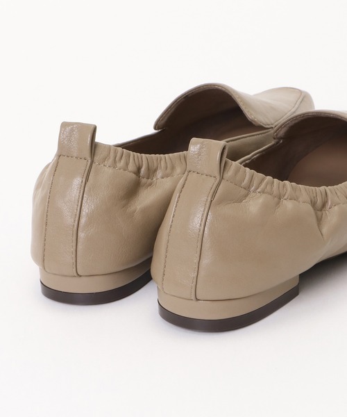 ikka（イッカ）の「シャーリングオペラシューズ（パンプス・レディース・ベージュ/ブラック・L/M）」の5枚目の写真