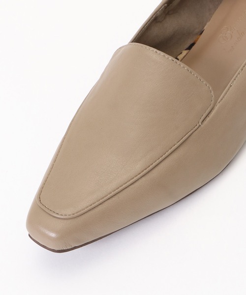 ikka（イッカ）の「シャーリングオペラシューズ（パンプス・レディース・ベージュ/ブラック・L/M）」の4枚目の写真