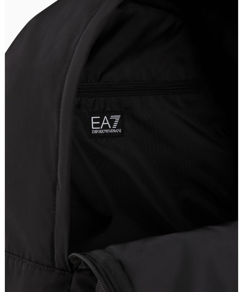 EMPORIO ARMANI EA7(エンポリオアルマーニイーエーセブン)の「【エンポリオ アルマーニ EA7】Logo Series バックパック オーバーサイズロゴ(バックパック/リュック・メンズ・ブラック/ブラック×ピンク・FREE)」の8枚目の写真