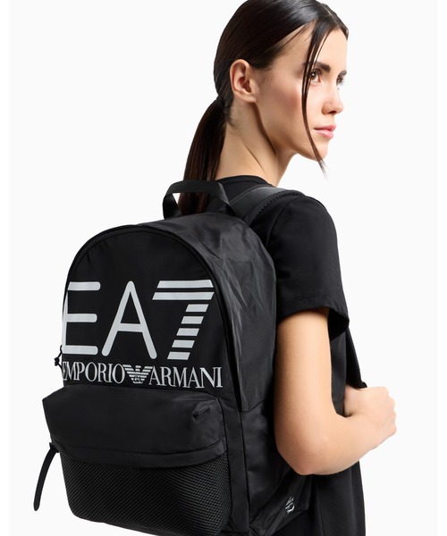 EMPORIO ARMANI EA7(エンポリオアルマーニイーエーセブン)の「【エンポリオ アルマーニ EA7】Logo Series バックパック オーバーサイズロゴ(バックパック/リュック・メンズ・ブラック/ブラック×ピンク・FREE)」の3枚目の写真
