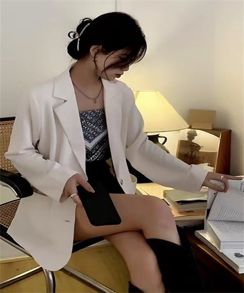 FREE STYLISTS(フリー スタイリスト)の「テーラードジャケット レティス(テーラードジャケット・レディース・ホワイト/ブラック/ピンク/ブルー/ライトベージュ・FREE)」の9枚目の写真