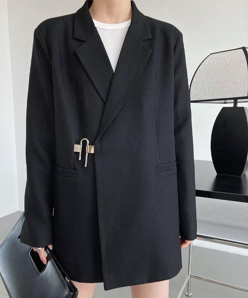 Vipoa（ヴィポア）の「メタルクリップデザインオーバーサイズジャケット（テーラードジャケット・レディース・ホワイト/ブラック・FREE）」の13枚目の写真