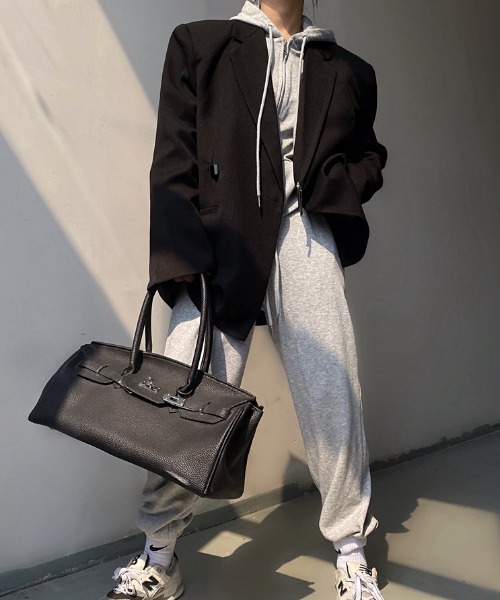 Vipoa（ヴィポア）の「メタルクリップデザインオーバーサイズジャケット（テーラードジャケット・レディース・ホワイト/ブラック・FREE）」の7枚目の写真