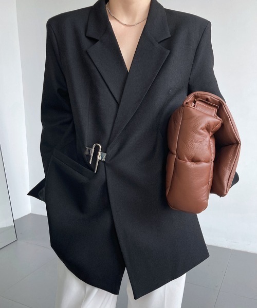 Vipoa（ヴィポア）の「メタルクリップデザインオーバーサイズジャケット（テーラードジャケット・レディース・ホワイト/ブラック・FREE）」の9枚目の写真