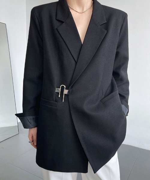 Vipoa（ヴィポア）の「メタルクリップデザインオーバーサイズジャケット（テーラードジャケット・レディース・ホワイト/ブラック・FREE）」の17枚目の写真