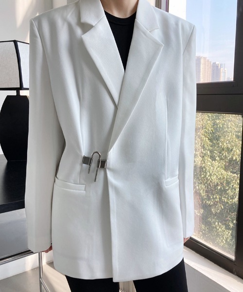 Vipoa（ヴィポア）の「メタルクリップデザインオーバーサイズジャケット（テーラードジャケット・レディース・ホワイト/ブラック・FREE）」の15枚目の写真