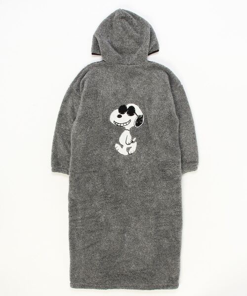 PEANUTS（ピーナッツ）の「PEANUTS SNOOPY（ピーナッツスヌーピー）ボアフリースガウンパーカー/ブランケット（その他ルームウェア・レディース・チャコールグレー/ホワイト×ネイビー・FREE）」の4枚目の写真
