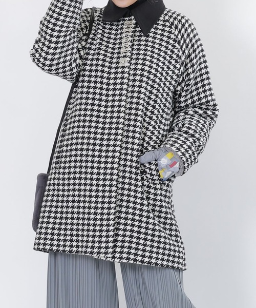 MARY QUANT（マリークワント）の「ラグランフロントロゴ ロングコート（ステンカラーコート・レディース・ブラック×ホワイト/ブラック/ピンク/オレンジ・M）」の2枚目の写真