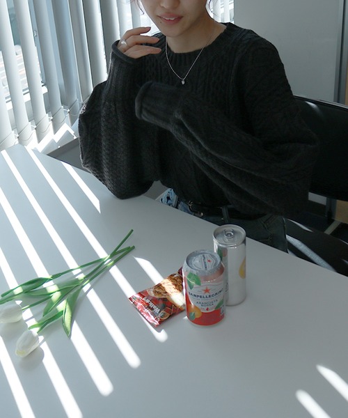 Auntie Rosa（アンティローザ）の「ケーブル編み クルーネックニット（ニット/セーター・レディース・ダークグレー/アイボリー・MEDIUM）」の7枚目の写真