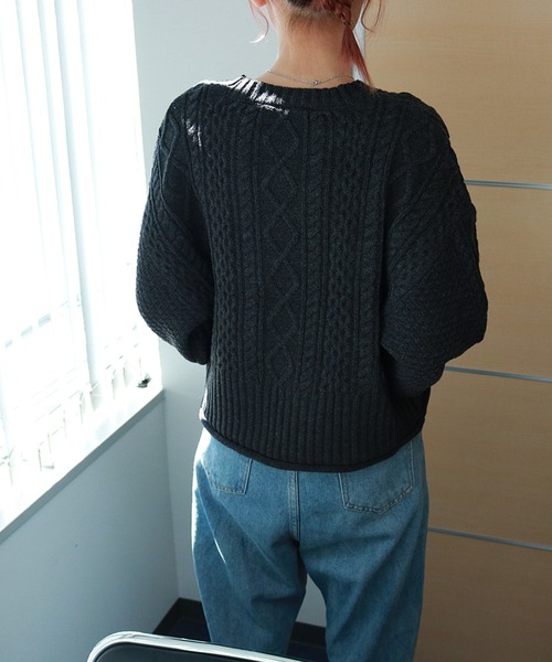 Auntie Rosa（アンティローザ）の「ケーブル編み クルーネックニット（ニット/セーター・レディース・ダークグレー/アイボリー・MEDIUM）」の19枚目の写真