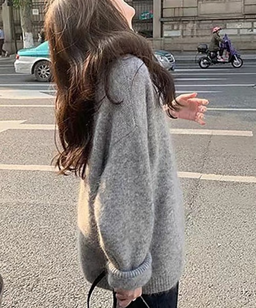 Girly Doll(ガーリードール)の「ドロップショルダーラグランスリーブシャギーニット(ニット/セーター・レディース・ベージュ/パープル/グレー/ピンク/アイボリー/ボルドー/ブラック/ライトブルー/ライトパープル/イエロー/グレイッシュベージュ/カーキ/ブルー/モカ/ピンク系その他/グリーン/ダークグレー/ダークパープル/ライトグリーン/オレンジ/ブラウン/ダークカーキ・FREE)」の4枚目の写真