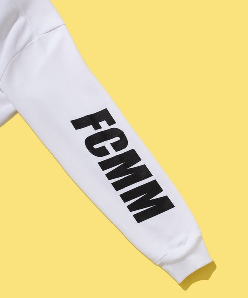 FCMM(エフシーエムエム)の「【日本限定アイテム】STANDARD LOGO SLEEVE SWEATSHIRTS/スタンダードロゴスリーブスウェットシャツ(スウェット・メンズ・ホワイト/ブラック・X-LARGE/SMALL/LARGE/MEDIUM)」の4枚目の写真