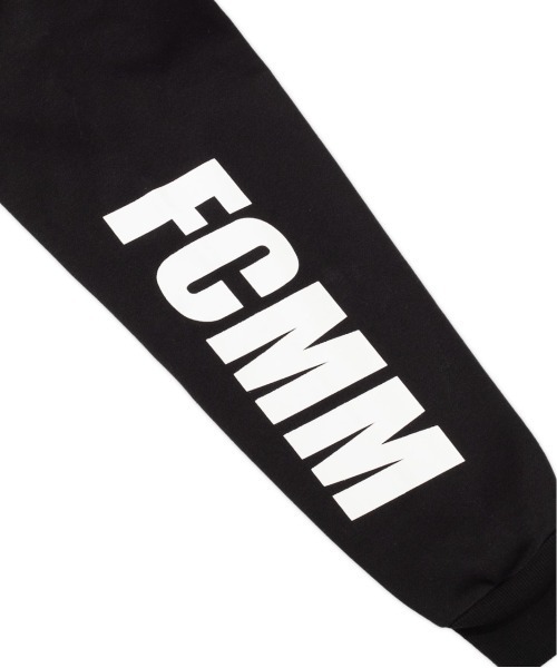 FCMM(エフシーエムエム)の「【日本限定アイテム】STANDARD LOGO SLEEVE SWEATSHIRTS/スタンダードロゴスリーブスウェットシャツ(スウェット・メンズ・ホワイト/ブラック・X-LARGE/SMALL/LARGE/MEDIUM)」の6枚目の写真
