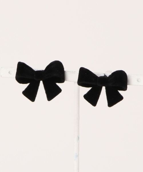 Fun & Daily（ファンアンドデイリー）の「F&D : ベルベットリボンピアス（ピアス（両耳用）・レディース・グリーン/ピンク/レッド/ブラック/ブルー・FREE）」の2枚目の写真