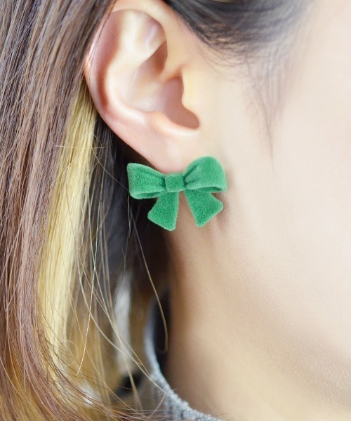 Fun & Daily（ファンアンドデイリー）の「F&D : ベルベットリボンピアス（ピアス（両耳用）・レディース・グリーン/ピンク/レッド/ブラック/ブルー・FREE）」の10枚目の写真