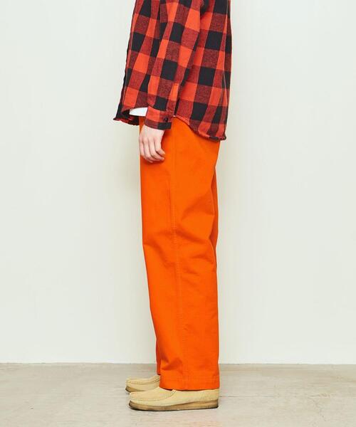 UNITED ARROWS & SONS（ユナイテッドアローズアンドサンズ）の「＜UNITED ARROWS & SONS＞ CHINO TROUSERS G/D/チノパンツ（チノパンツ・メンズ・ダークグリーン/オレンジ・S/M/L/XL）」の4枚目の写真