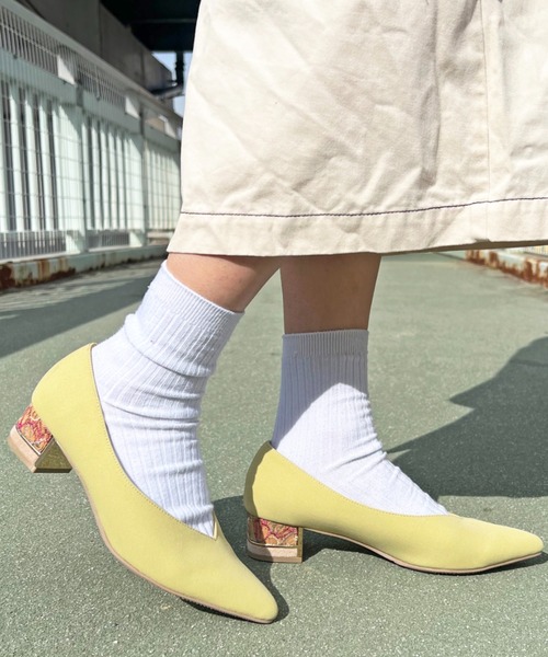 Sugar Sugar（シュガーシュガー）の「【SUGAR SUGAR シュガーシュガー】ポインテッドトゥデザインヒールパンプス（パンプス・レディース・ブルー/アイボリー/ブラック/イエロー・S/M/L/LL）」の4枚目の写真