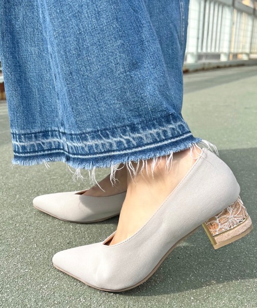 Sugar Sugar（シュガーシュガー）の「【SUGAR SUGAR シュガーシュガー】ポインテッドトゥデザインヒールパンプス（パンプス・レディース・ブルー/アイボリー/ブラック/イエロー・S/M/L/LL）」の2枚目の写真