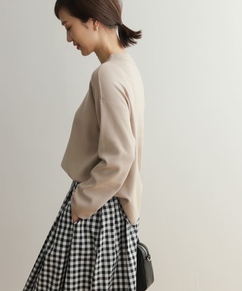 URBAN RESEARCH DOORS(アーバンリサーチドアーズ)の「ボトルネックワイドプルオーバー(ニット/セーター・レディース・ブルー/ネイビー/ベージュ・MEDIUM)」の6枚目の写真