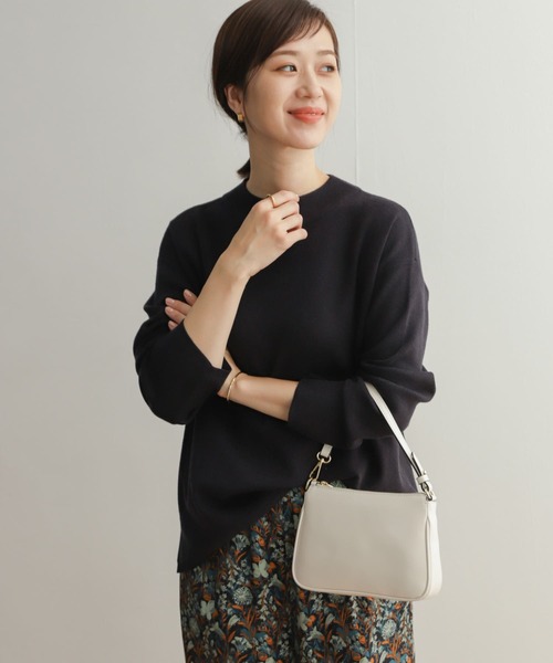 URBAN RESEARCH DOORS(アーバンリサーチドアーズ)の「ボトルネックワイドプルオーバー(ニット/セーター・レディース・ブルー/ネイビー/ベージュ・MEDIUM)」の15枚目の写真