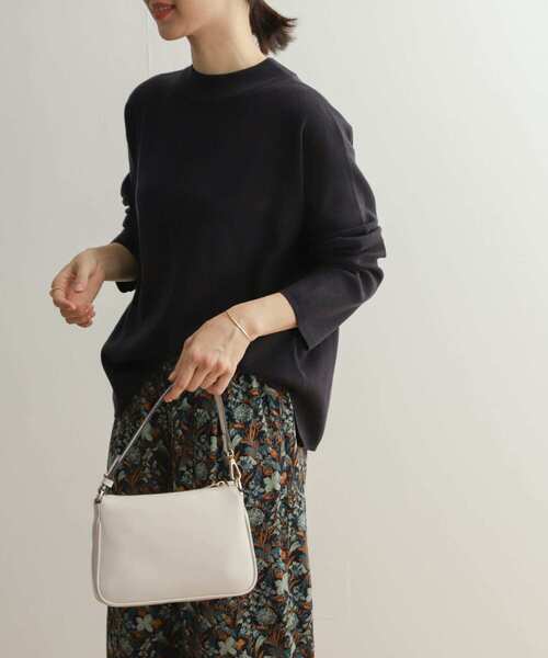 URBAN RESEARCH DOORS(アーバンリサーチドアーズ)の「ボトルネックワイドプルオーバー(ニット/セーター・レディース・ブルー/ネイビー/ベージュ・MEDIUM)」の17枚目の写真