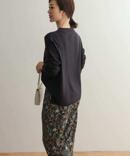 URBAN RESEARCH DOORS(アーバンリサーチドアーズ)の「ボトルネックワイドプルオーバー(ニット/セーター・レディース・ブルー/ネイビー/ベージュ・MEDIUM)」の18枚目の写真