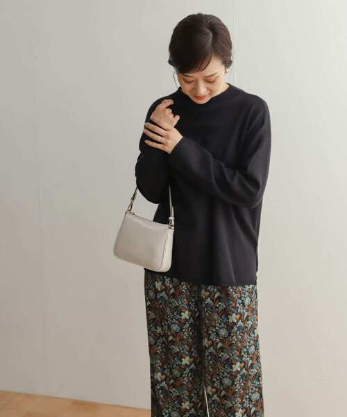 URBAN RESEARCH DOORS(アーバンリサーチドアーズ)の「ボトルネックワイドプルオーバー(ニット/セーター・レディース・ブルー/ネイビー/ベージュ・MEDIUM)」の21枚目の写真