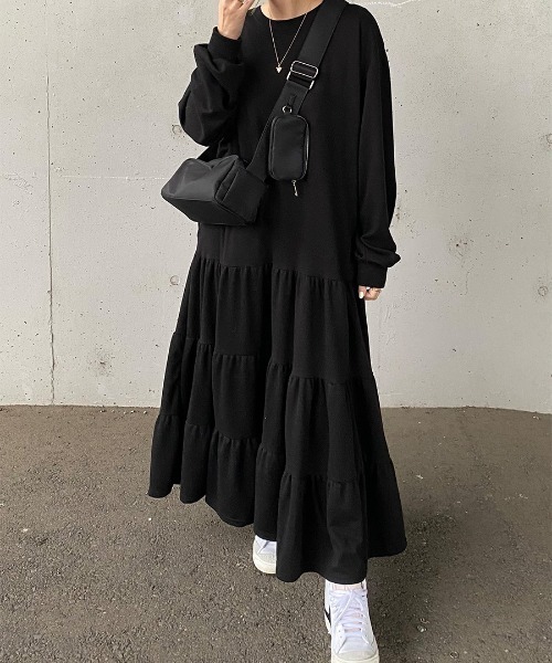 ISOOK(アイスー)の「スクエアボディバッグ / ナイロンバッグ ショルダーバッグ ペットボトルが入る ポーチ付き ウエストポーチ 肩掛け 無地 ブラック レッド 黒 赤(ショルダーバッグ・レディース・ブラック/レッド・FREE)」の5枚目の写真