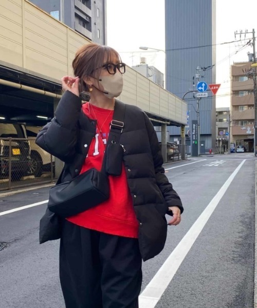 ISOOK(アイスー)の「スクエアボディバッグ / ナイロンバッグ ショルダーバッグ ペットボトルが入る ポーチ付き ウエストポーチ 肩掛け 無地 ブラック レッド 黒 赤(ショルダーバッグ・レディース・ブラック/レッド・FREE)」の8枚目の写真