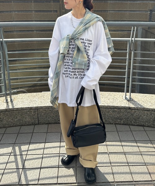 ISOOK(アイスー)の「スクエアボディバッグ / ナイロンバッグ ショルダーバッグ ペットボトルが入る ポーチ付き ウエストポーチ 肩掛け 無地 ブラック レッド 黒 赤(ショルダーバッグ・レディース・ブラック/レッド・FREE)」の16枚目の写真