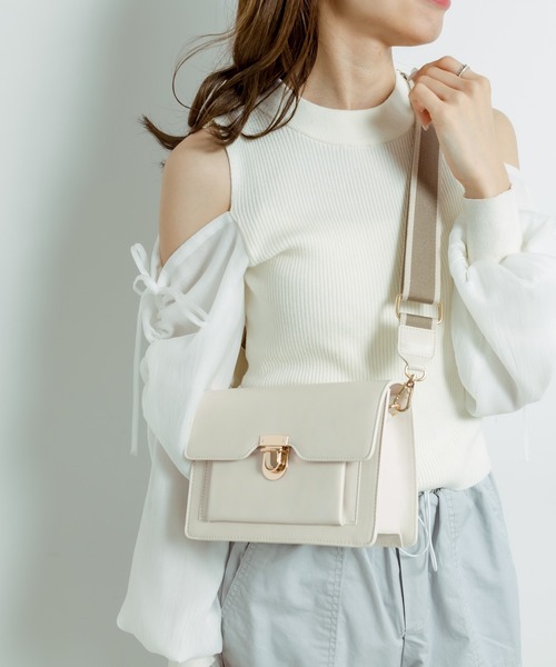 OLIVE des OLIVE（オリーブデオリーブ）の「ラインベルトショルダー（ショルダーバッグ・レディース・ブラウン/アイボリー/サックスブルー・FREE）」の2枚目の写真