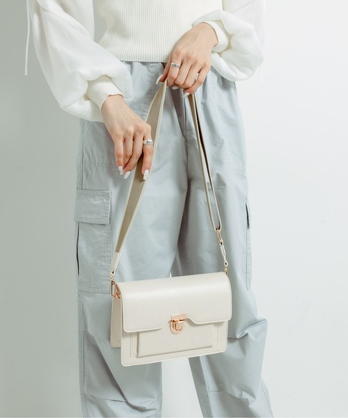 OLIVE des OLIVE（オリーブデオリーブ）の「ラインベルトショルダー（ショルダーバッグ・レディース・ブラウン/アイボリー/サックスブルー・FREE）」の14枚目の写真