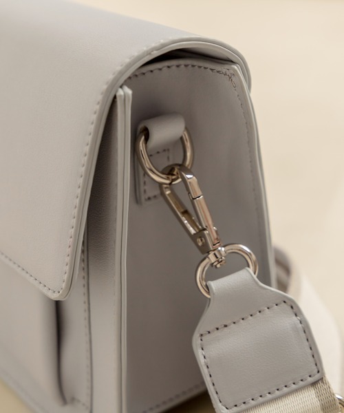 OLIVE des OLIVE（オリーブデオリーブ）の「ラインベルトショルダー（ショルダーバッグ・レディース・ブラウン/アイボリー/サックスブルー・FREE）」の7枚目の写真