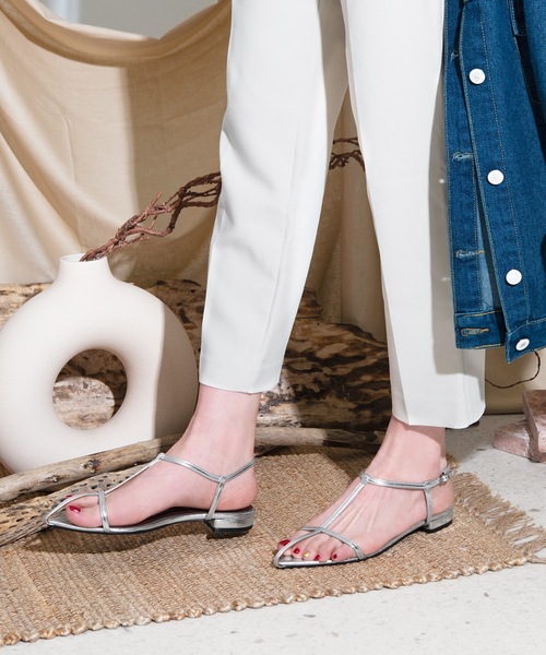 MAMIAN（マミアン）の「ポインテッドトゥ Tストラップ フラットサンダル（サンダル・レディース・アイボリー/ブラック/シルバー/ライム・L/S/M/LL）」の15枚目の写真